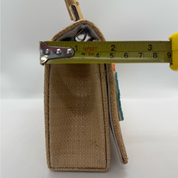 D’ margeaux New York Beige and Gold Chain Bag. Colorful beaded front design. - Picture 11 of 11